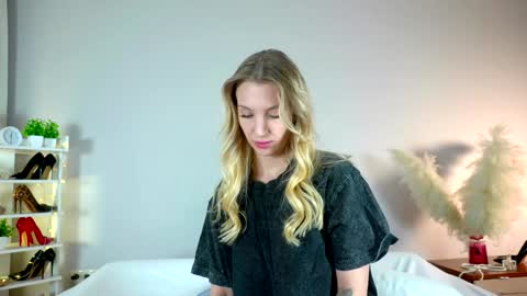 Snapshot of angry_tomato_ chatting on 1, 1, 2025 Lera My next stream on November 30 online show from 1, 1, 2025