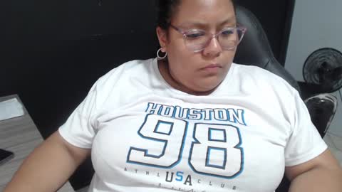 Snapshot of angy_ro12 chatting on 6, 1, 2025 angy online show from 6, 1, 2025