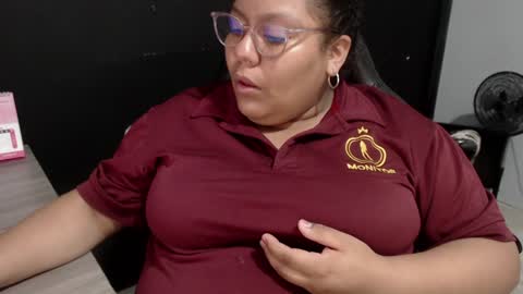 Snapshot of angy_ro12 chatting on 8, 1, 2025 angy online show from 8, 1, 2025