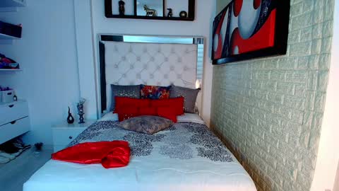 laura  online show from 31, 10, 2025