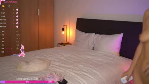 Im Anita thumb up me please its important online show from 12, 3, 2025