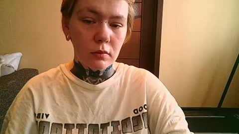 ann_lelala_ online show from 15, 2, 2025