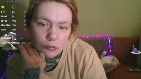 ann_lelala_ online show from 19, 2, 2025