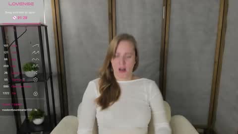 Snapshot of annagrees1 chatting on 21, 11, 2025 annagrees1 online show from 21, 11, 2025