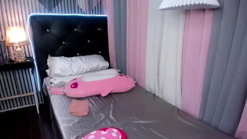 Snapshot of annalolaxoxo chatting on 29, 1, 2025 AshyElliston online show from 29, 1, 2025