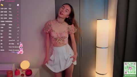 Snapshot of annamarie_foryou chatting on 8, 10, 2025 Holly Molly Im Polly online show from 8, 10, 2025