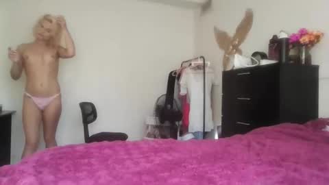 Snapshot of annamarrie777 chatting on 15, 11, 2025 AnnaMarrie online show from 15, 11, 2025