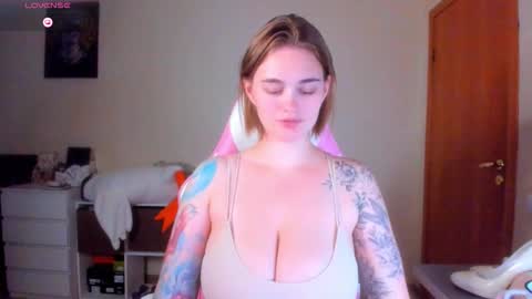 Snapshot of annaroading chatting on 6, 10, 2025 AnnaRoading online show from 6, 10, 2025