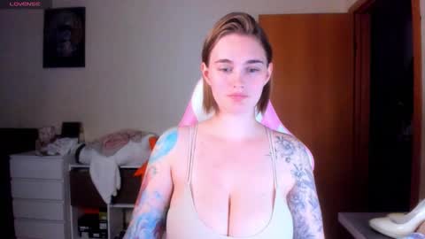 Snapshot of annaroading chatting on 7, 10, 2025 AnnaRoading online show from 7, 10, 2025