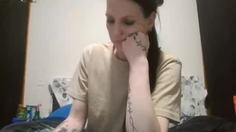 Snapshot of anne12369 chatting on 21, 12, 2025 anne online show from 21, 12, 2025