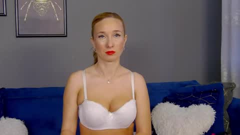Snapshot of annehove chatting on 5, 6, 2026 Anne online show from 5, 6, 2026
