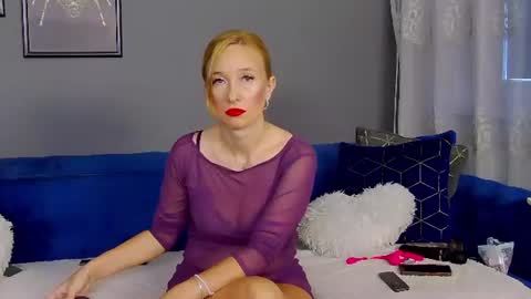 Snapshot of annehove chatting on 25, 6, 2026 Anne online show from 25, 6, 2026