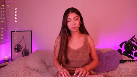 Snapshot of annie_evans24 chatting on 12, 1, 2025 Annie Evans online show from 12, 1, 2025