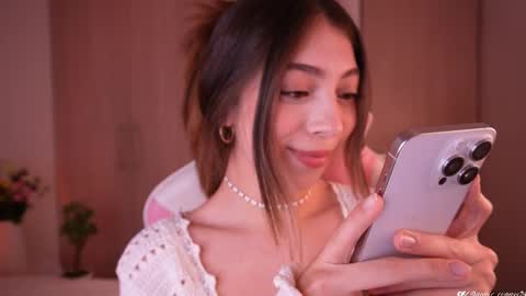 Snapshot of annie_evans24 chatting on 5, 3, 2025 Annie Evans online show from 5, 3, 2025