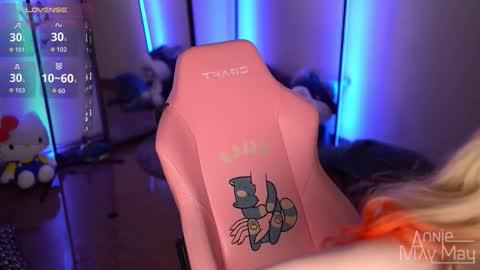 Snapshot of annie_may_may chatting on 2, 11, 2025 Annie May online show from 2, 11, 2025