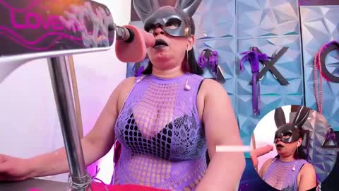 Snapshot of annie_wigg chatting on 5, 1, 2025 annie online show from 5, 1, 2025