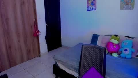 AnnieBlu3 online show from 10, 12, 2024