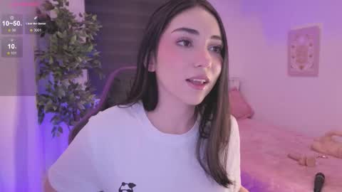 Snapshot of anniebrie chatting on 4, 12, 2025 Cassandra online show from 4, 12, 2025