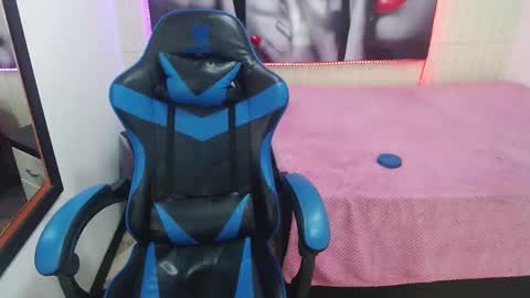 Anniee online show from 25, 1, 2025