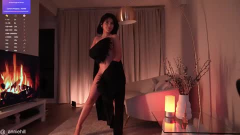 Snapshot of anniehillofficial_ chatting on 8, 3, 2025 anniehillofficial_ online show from 8, 3, 2025