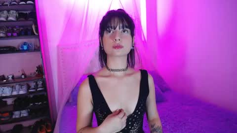 Snapshot of anniescarletrose_ chatting on 17, 3, 2026 Mishel online show from 17, 3, 2026
