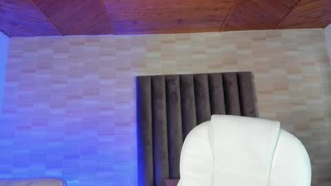 Annie  Alex online show from 5, 1, 2025