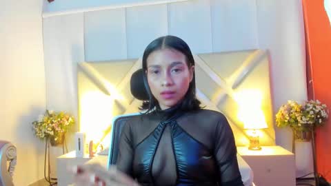 Snapshot of annylittle_ chatting on 24, 10, 2025 LittleSunny My schedule 1400 - 2200 GMT -5 online show from 24, 10, 2025