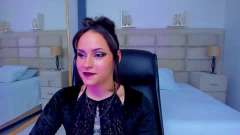 Snapshot of annythomsonn chatting on 6, 11, 2025 AnnyT online show from 6, 11, 2025