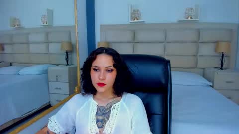 Snapshot of annythomsonn chatting on 10, 11, 2025 AnnyT online show from 10, 11, 2025