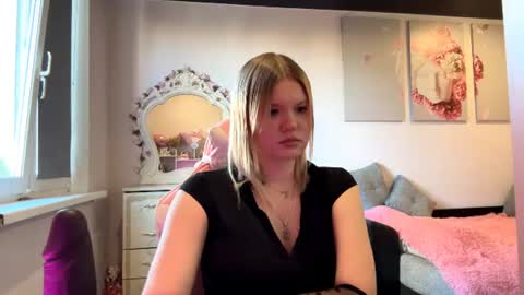 Snapshot of annyvibess chatting on 16, 6, 2026 annyvibess online show from 16, 6, 2026