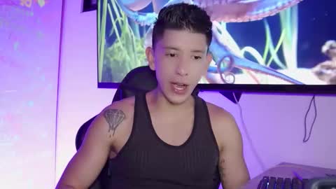 Snapshot of anonhungboy chatting on 4, 11, 2025 anonhungboy online show from 4, 11, 2025