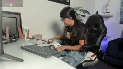   online show from 8, 4, 2026
