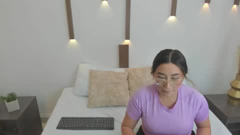 A N T O N E L L A  online show from 30, 1, 2025