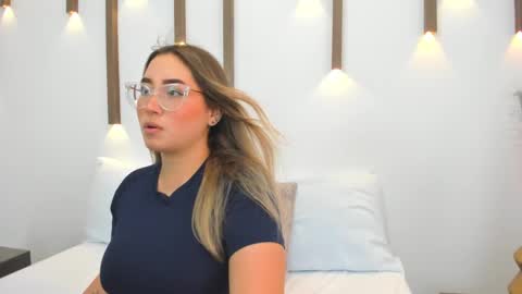 A N T O N E L L A  online show from 28, 2, 2025