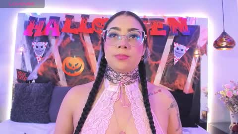 A N T O N E L L E  online show from 19, 10, 2025