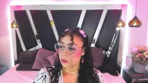 A N T O N E L L E  online show from 25, 11, 2025