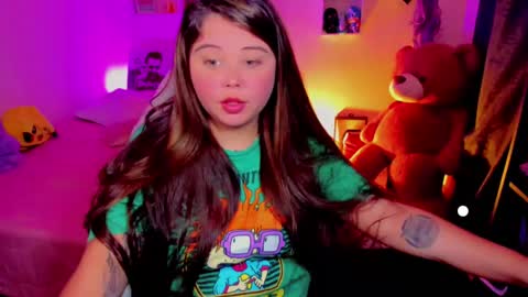   Independent model  online show from 3, 3, 2025