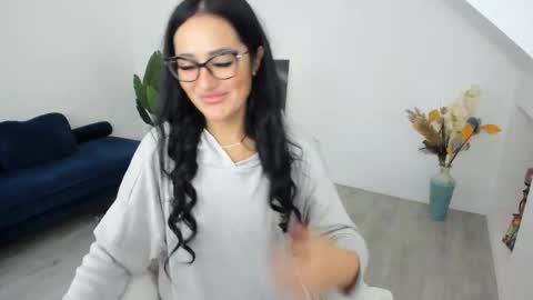 Anya online show from 4, 4, 2026