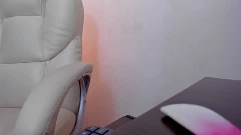 Snapshot of anyi_restrepo chatting on 12, 12, 2024 Anyi online show from 12, 12, 2024
