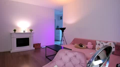 Anysa Smith online show from 17, 4, 2026