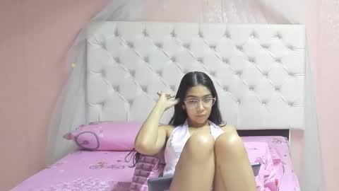 Snapshot of aome_rainbow2 chatting on 3, 11, 2025 Aome Rainbow online show from 3, 11, 2025