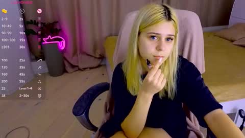 ApheliaStar online show from 3, 2, 2026