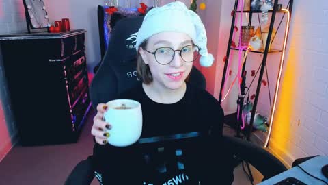 Snapshot of aphexqueen chatting on 25, 12, 2024 APHEX QUEEN online show from 25, 12, 2024