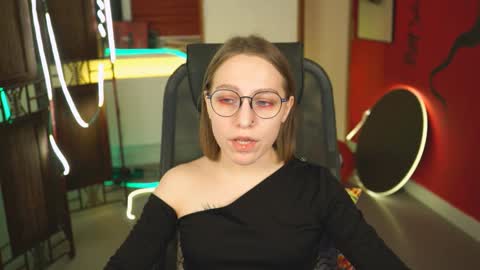 Snapshot of aphexqueen chatting on 4, 2, 2025 APHEX QUEEN online show from 4, 2, 2025