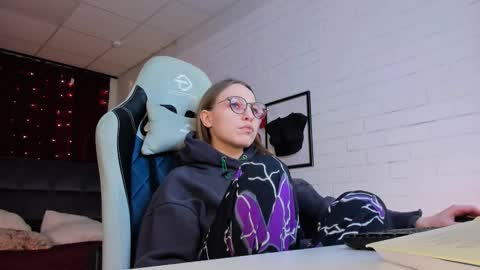 Snapshot of aphexqueen chatting on 10, 2, 2025 APHEX QUEEN online show from 10, 2, 2025