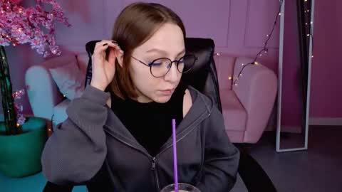 Snapshot of aphexqueen chatting on 28, 2, 2025 APHEX QUEEN online show from 28, 2, 2025