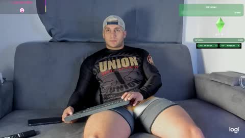 Snapshot of apolo_strange chatting on 4, 12, 2025 apolo_strange online show from 4, 12, 2025