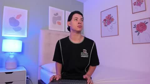 Apolo twink online show from 11, 1, 2026