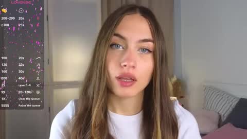 Snapshot of appleeepie chatting on 25, 9, 2025 Vicki online show from 25, 9, 2025