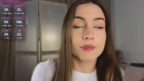 Snapshot of appleeepie chatting on 13, 11, 2025 Vicki online show from 13, 11, 2025